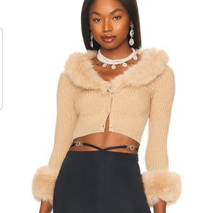 Can't sell this sweater because some btch stole it on ♏️ercarℹ